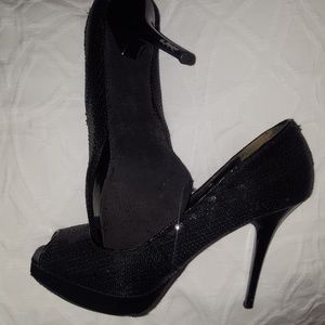 Steve Madden Black Pumps